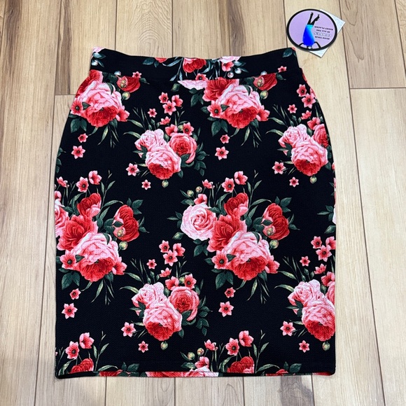 P.O.S.H Floral Black Pencil Skirt with lots of stretch - Picture 1 of 6